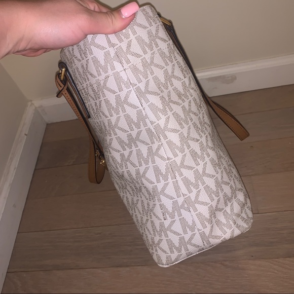 Michael Kors Medium Sized Tote | Used in great condition! - Picture 6 of 14